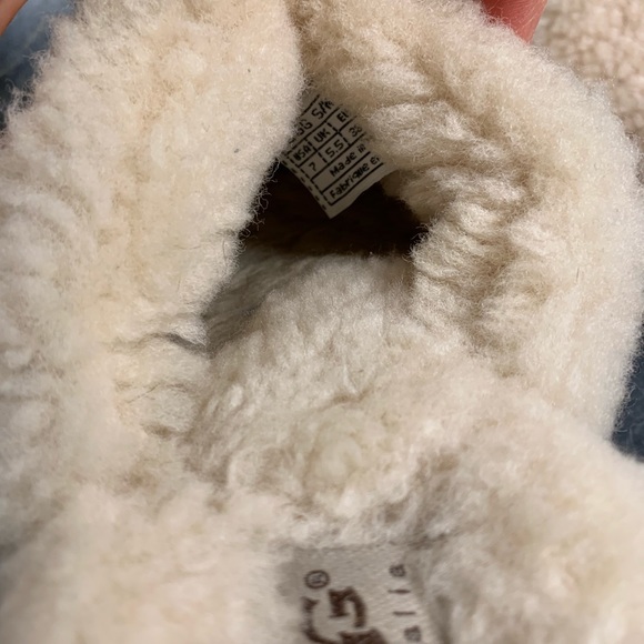 UGG Fluffy Slippers - Picture 3 of 7